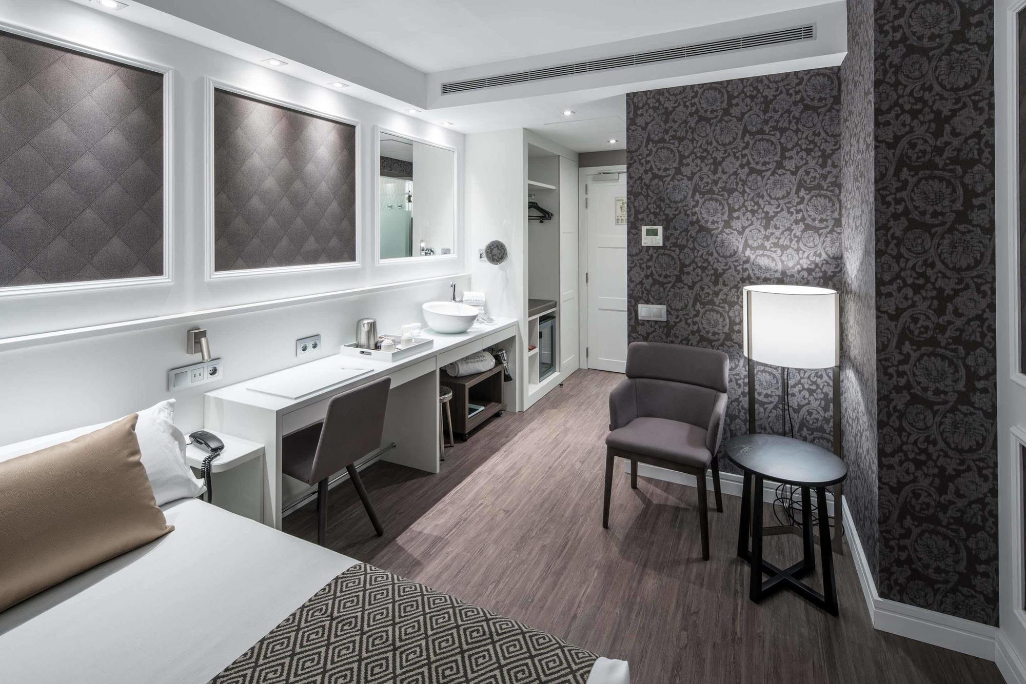 Catalonia Magdalenes Hotel 4*